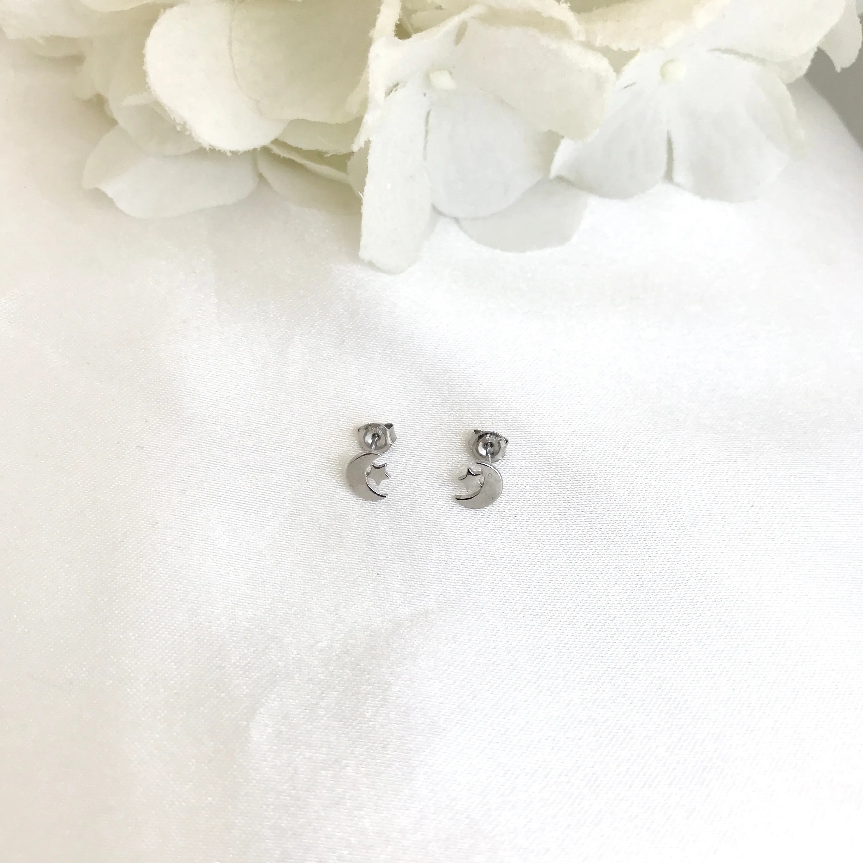 10k Gold Plain Star & Moon Mini Stud Earrings